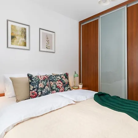 Апартаменты Elektoralna 12a - Colorful With Balcony By Renters Варшава