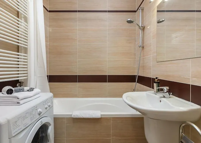 Elektoralna 12a - Colorful With Balcony By Renters